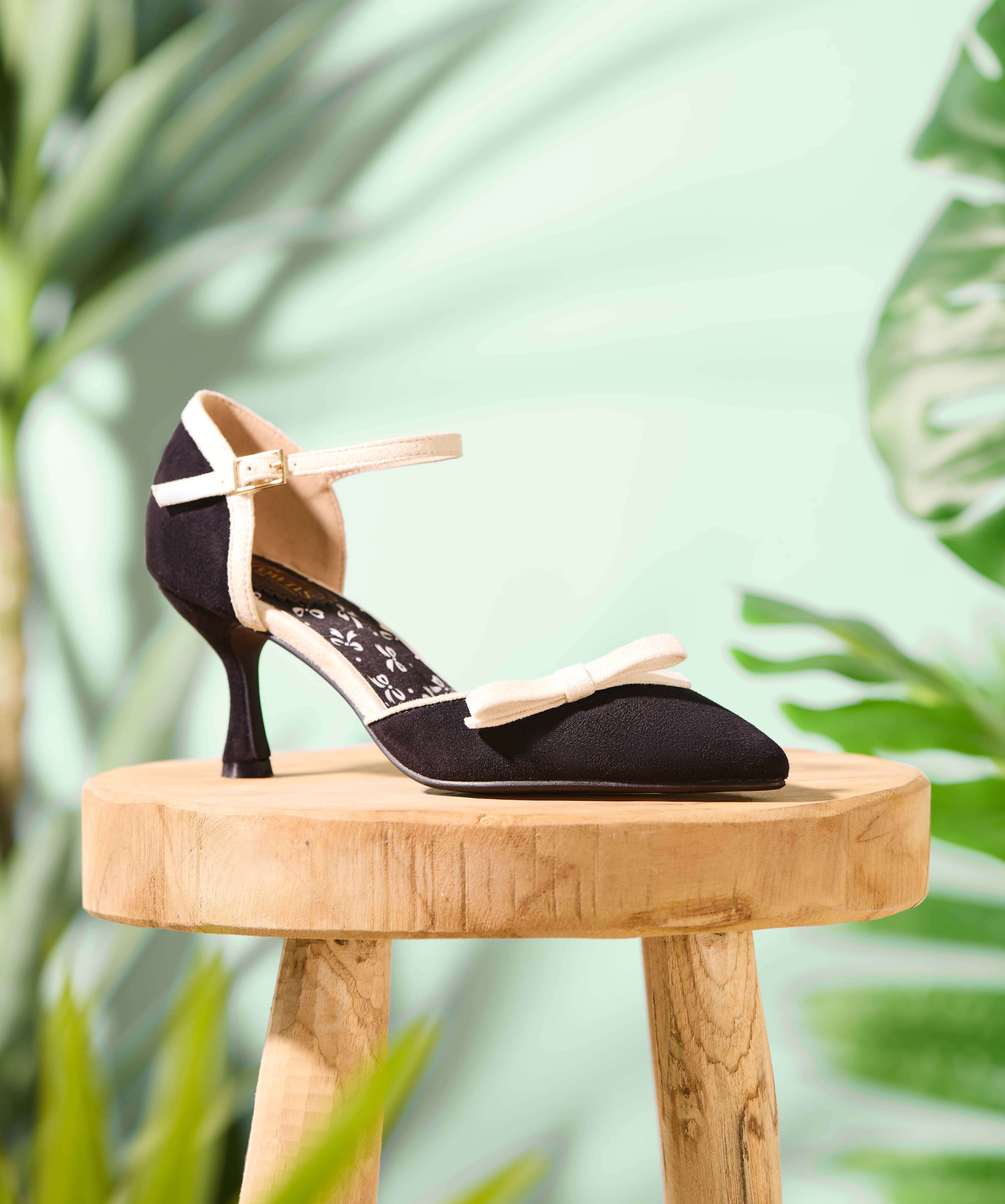 Betty's Bow Shoes