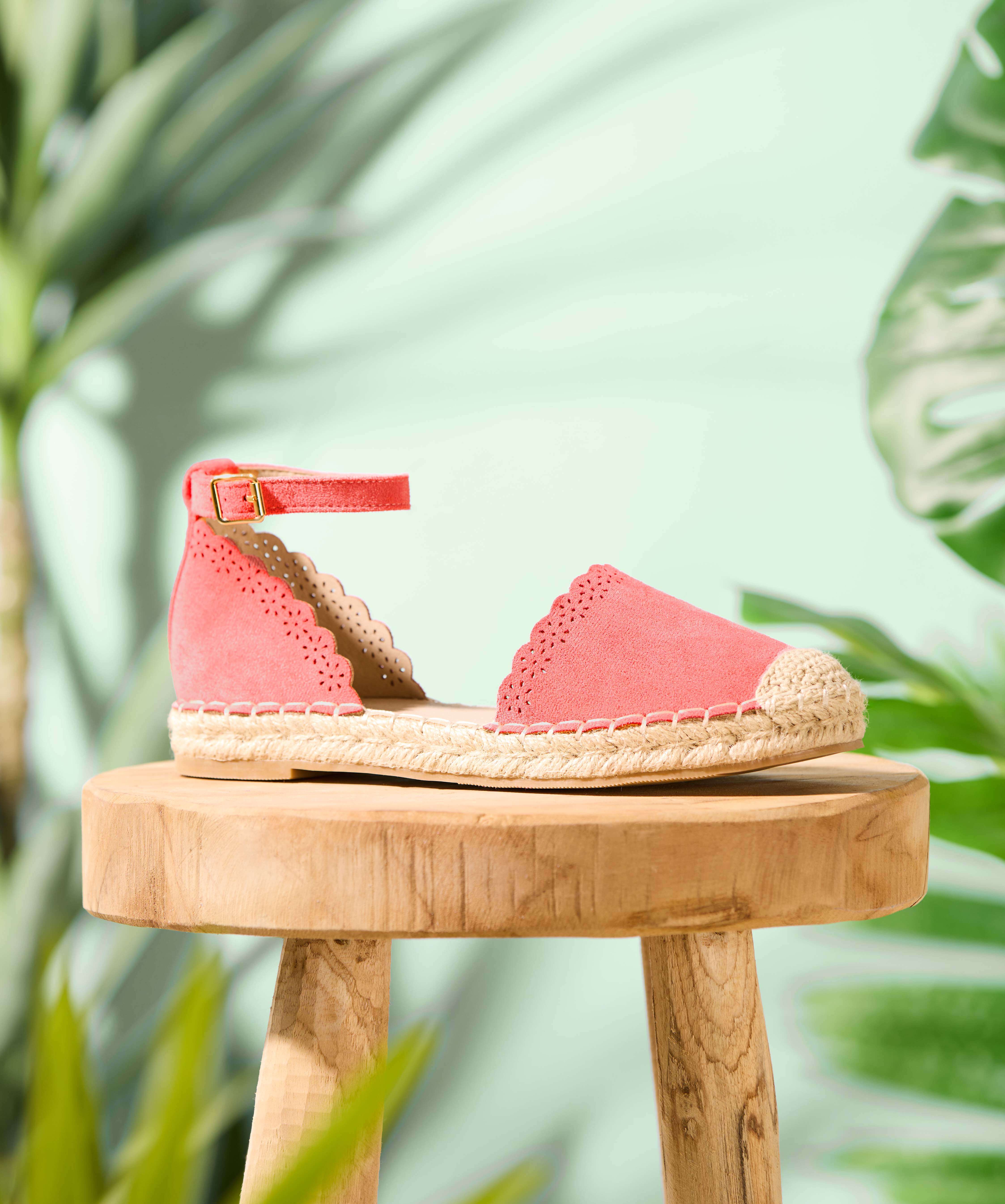Pretty Scallop Strappy Espadrilles