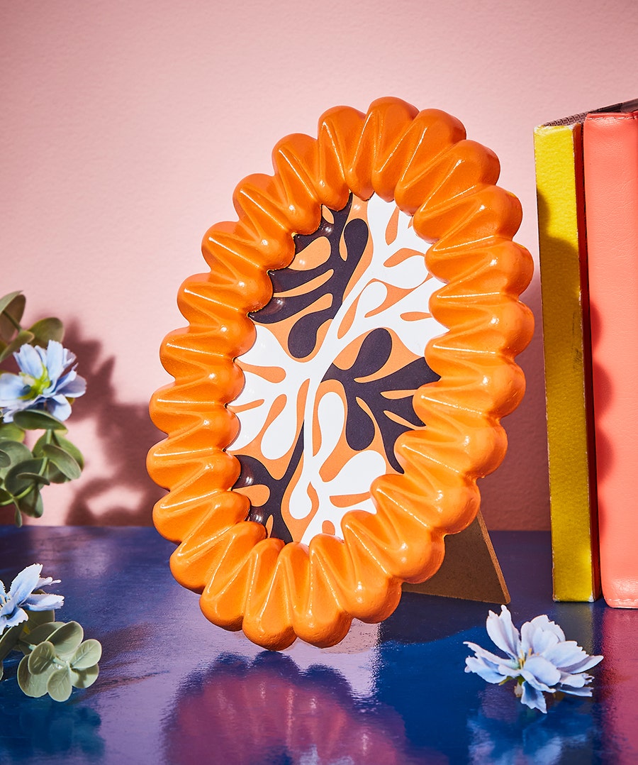 Wavy Oval Photo Frame