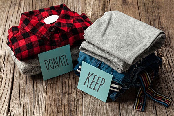 How to declutter your wardrobe, keep or donate signs