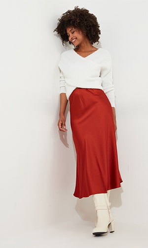 Bold Skirt for Winter Occasions