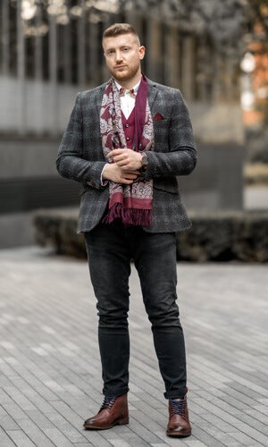 https://www.joebrowns.co.uk/media/wysiwyg/Alecs_Day_To_Night_Blazer_And_Scarf.jpg