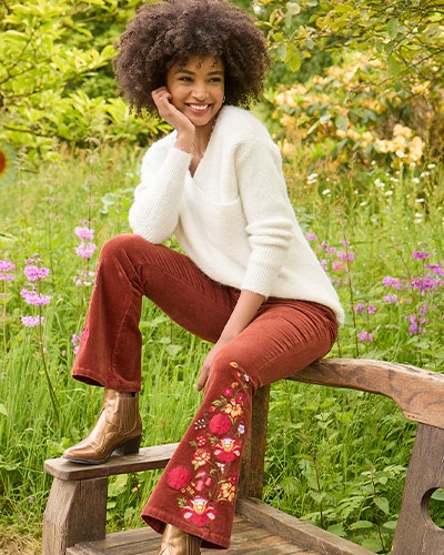 Dress up embroidered flared jeans