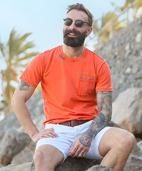 MEN'S ESSENTIAL TEE OFFERS