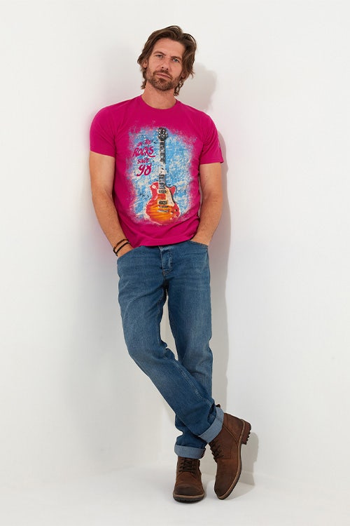 Graphic T-Shirt Styling