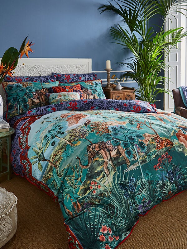 PEACEFUL PERGOLA SCENE REVERSIBLE DUVET SET