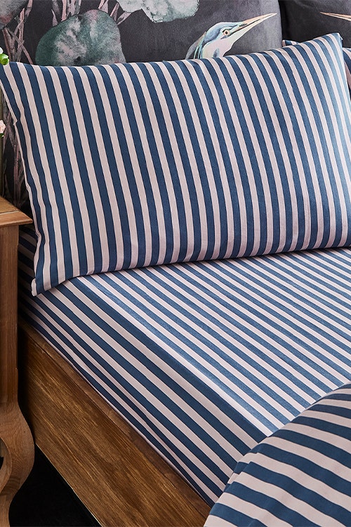 How To Put On A Fitted Sheet