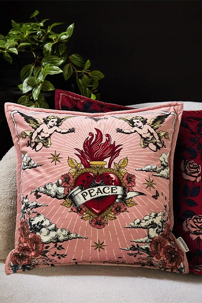 Cushions and Throws Bedding Trends 