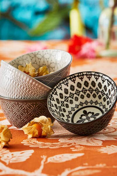 Set Of 4 Small Design Bowls 