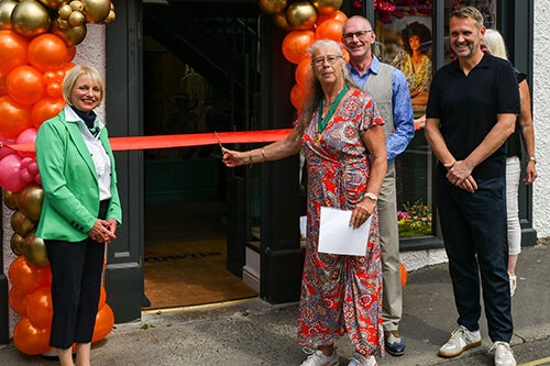 Deputy Mayoress Lisa Greasley cuts ribbon